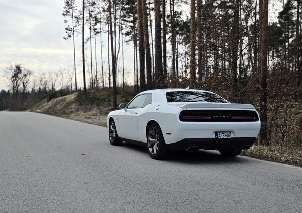 Dodge Challenger cena 117500 przebieg: 112000, rok produkcji 2016 z Warszawa małe 37